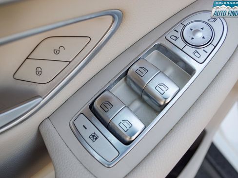 Used 2019 Mercedes-Benz GLC 300 4MATIC image 11