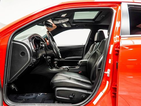 Used 2019 Dodge Charger SXT w/ Plus Group image 35