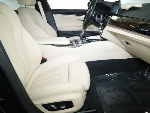 Used 2020 BMW 530i xDrive w/ Premium Package image 20