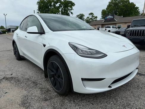 Used 2021 Tesla Model Y Long Range AWD/4WD image 1