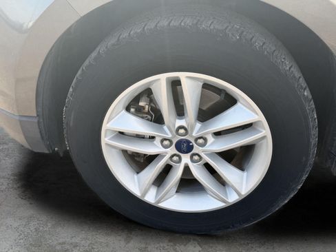 Used 2018 Ford Edge SEL w/ Equipment Group 201A AWD/4WD image 50
