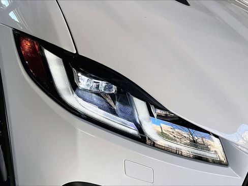 Used 2023 Jaguar F-PACE SVR image 28