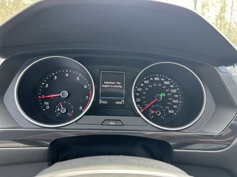 Used 2018 Volkswagen Tiguan SE w/ Panoramic Sunroof Package image 31