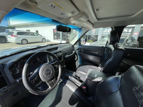 Used 2012 Jeep Liberty Sport image 11