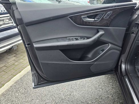 Used 2020 Audi Q8 Premium w/ Black Optic Package image 23