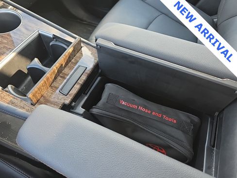 Used 2025 Toyota Sienna Platinum image 20