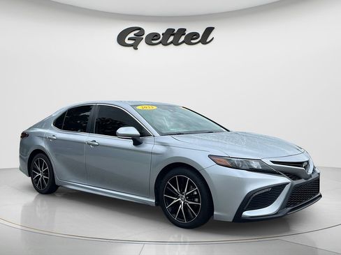 Used 2023 Toyota Camry SE w/ Convenience Package FWD image 3