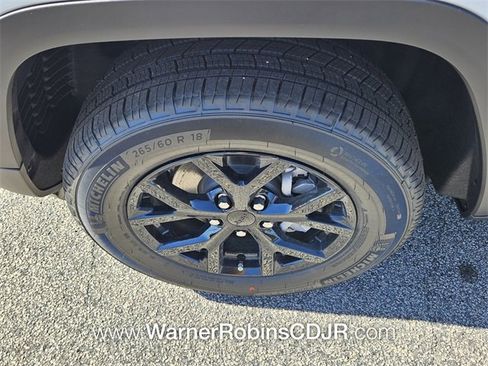 New 2025 Jeep Grand Cherokee Altitude image 17