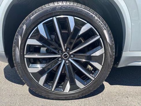 Certified 2025 Volvo XC90 B6 Plus AWD/4WD image 9