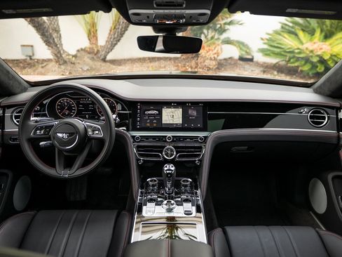 Used 2024 Bentley Flying Spur S V8 image 4