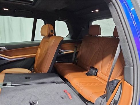 Used 2025 BMW X7 M60i image 53