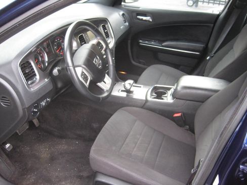 Used 2013 Dodge Charger SE w/ Connectivity Group image 11