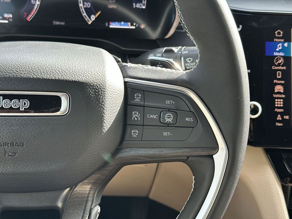 Used 2026 Jeep Grand Cherokee L Limited w/ Limited Altitude Package RWD image 30