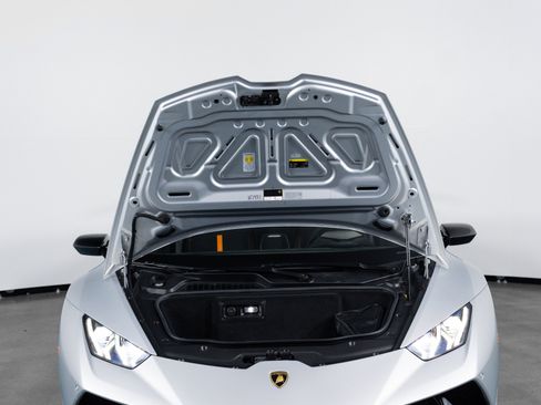 Used 2018 Lamborghini Huracan Performante AWD/4WD image 71