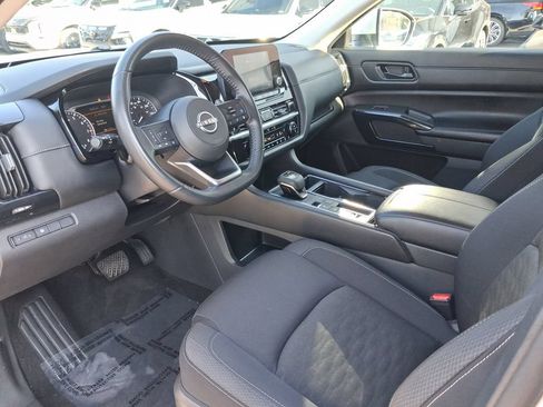 Used 2024 Nissan Pathfinder SV FWD image 18