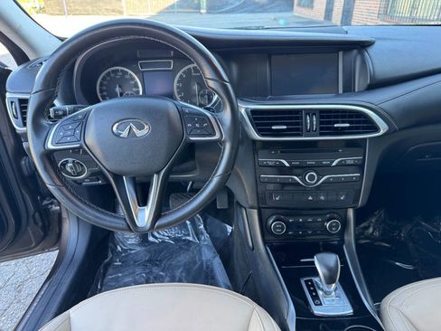 Used 2017 INFINITI QX30 Premium AWD/4WD image 14