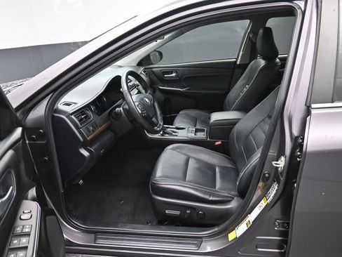 Used 2016 Toyota Camry XLE image 9