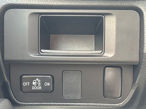 Used 2017 Toyota Tacoma SR5 image 22