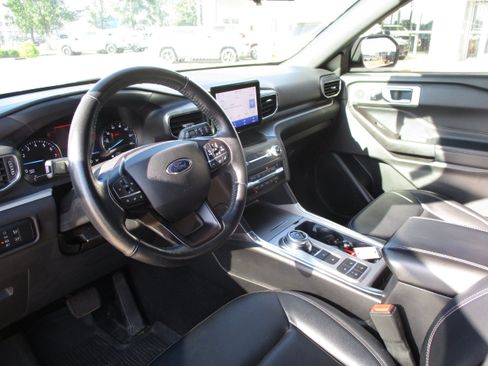 Used 2020 Ford Explorer XLT w/ Equipment Group 202A RWD image 7