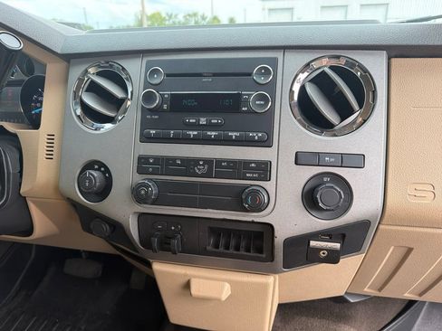 Used 2016 Ford F250 XLT w/ XLT Premium Package AWD/4WD image 17