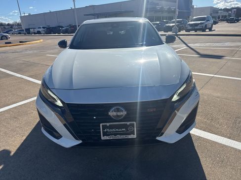 Used 2023 Nissan Altima 2.0 SR image 2