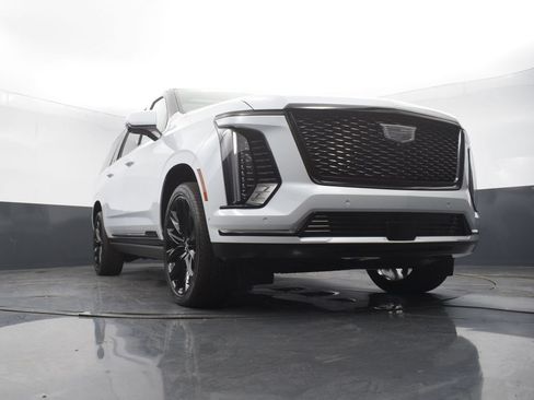 Certified 2026 Cadillac Escalade ESV Platinum Sport w/ LPO, ONYX Package AWD/4WD image 49