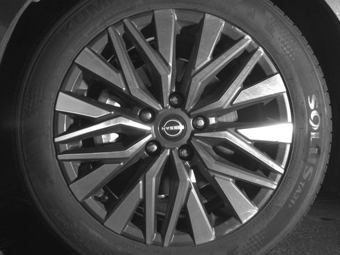 Used 2025 Nissan Altima 2.5 SV image 12