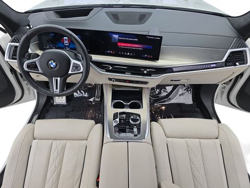 Used 2025 BMW X7 M60i w/ Executive Package image 9