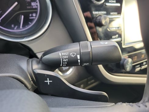 Used 2018 Toyota Camry SE w/ Convenience Package image 29