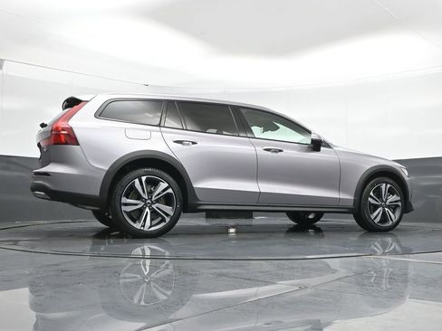 New 2026 Volvo V60 B5 Cross Country Plus w/ Climate Package AWD/4WD image 39