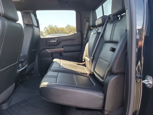 Used 2022 Chevrolet Silverado 1500 High Country w/ Technology Package image 12