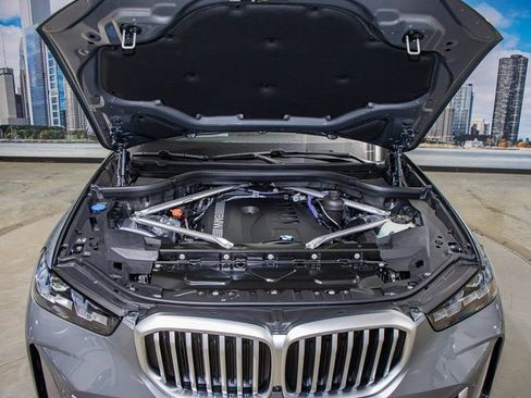 Used 2026 BMW X5 xDrive40i w/ Climate Comfort Package AWD/4WD image 5