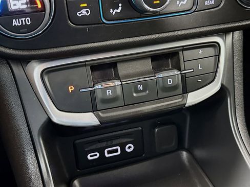 Used 2023 GMC Terrain SLE w/ Driver Convenience Package FWD image 17