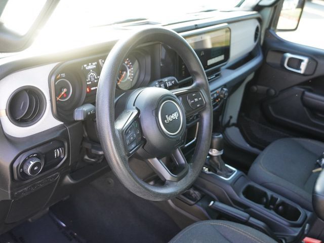Used 2024 Jeep Wrangler Unlimited Sport AWD/4WD image 16