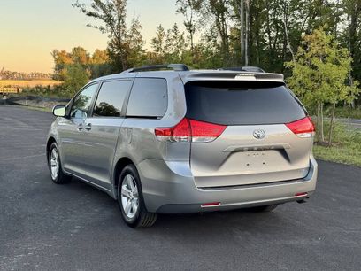 Used 2011 Toyota Sienna LE w/ Towing Pkg