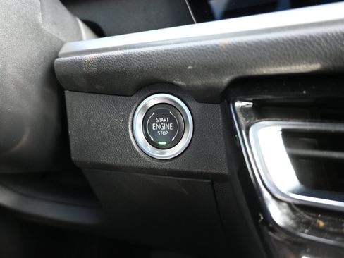 Used 2025 Chevrolet Traverse LT AWD/4WD image 23