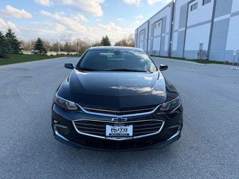 Used 2017 Chevrolet Malibu LT w/ Leather Package image 2