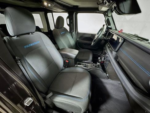 Used 2025 Jeep Wrangler Unlimited Rubicon 4xe image 26