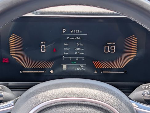 Certified 2025 Kia Carnival FWD image 21