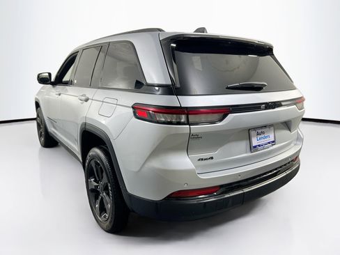 Used 2023 Jeep Grand Cherokee Altitude AWD/4WD image 7