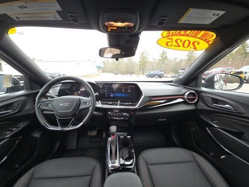 Used 2025 Chevrolet Trax RS w/ Driver Confidence Package image 23