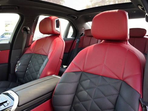 Used 2025 BMW 740i xDrive image 19