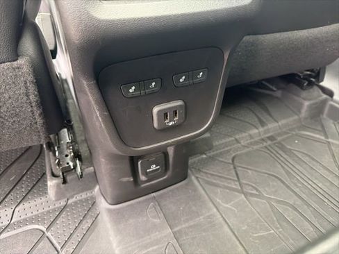 Used 2023 Chevrolet Equinox Premier FWD image 21