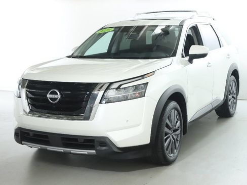Used 2023 Nissan Pathfinder SL w/ SL Premium Package AWD/4WD image 5