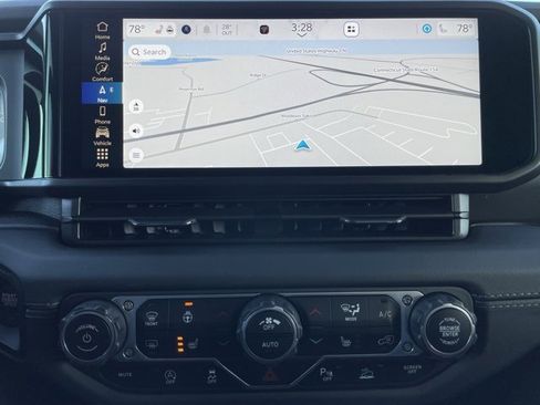 Used 2025 Jeep Wrangler Sahara image 19