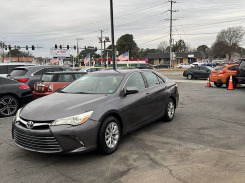 Used 2016 Toyota Camry LE image 2