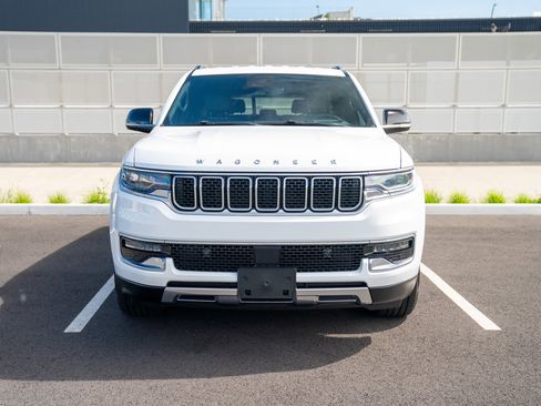 Used 2023 Jeep Wagoneer L Series III w/ Preferred Equipment Group AWD/4WD image 6