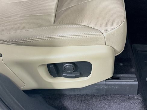 Used 2020 Land Rover Discovery Landmark image 23