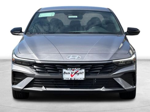 Used 2025 Hyundai Elantra SEL image 12