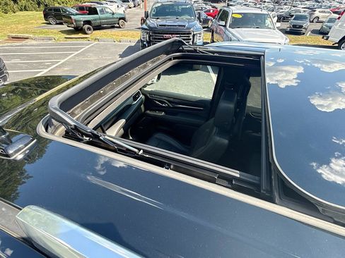 Used 2021 GMC Yukon Denali w/ Denali Premium Package image 23